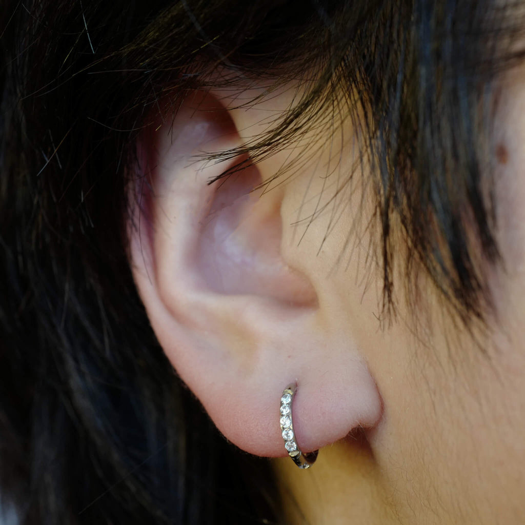 zPavé Huggie Hoops, 11mm
