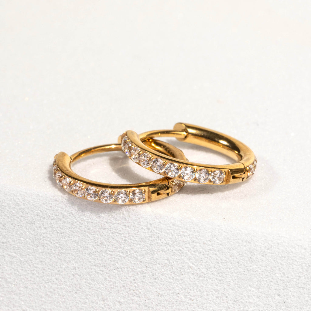 zPavé Huggie Hoops, 11mm